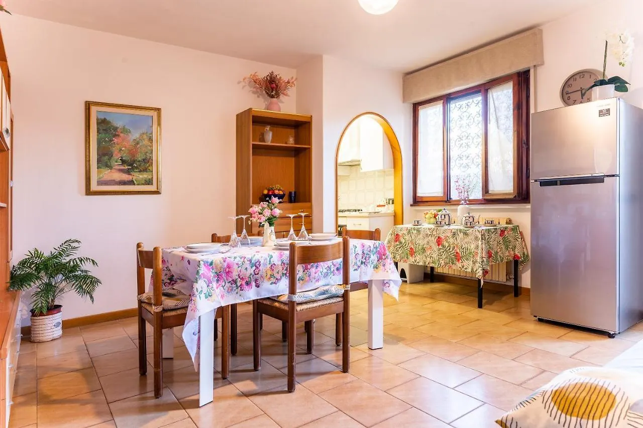 Apartment La Casetta Di Silvia Mommio Italy