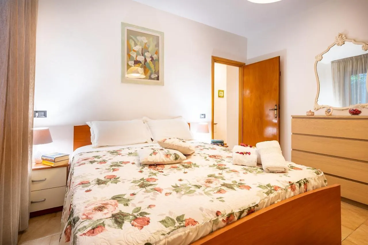 Apartment La Casetta Di Silvia Mommio