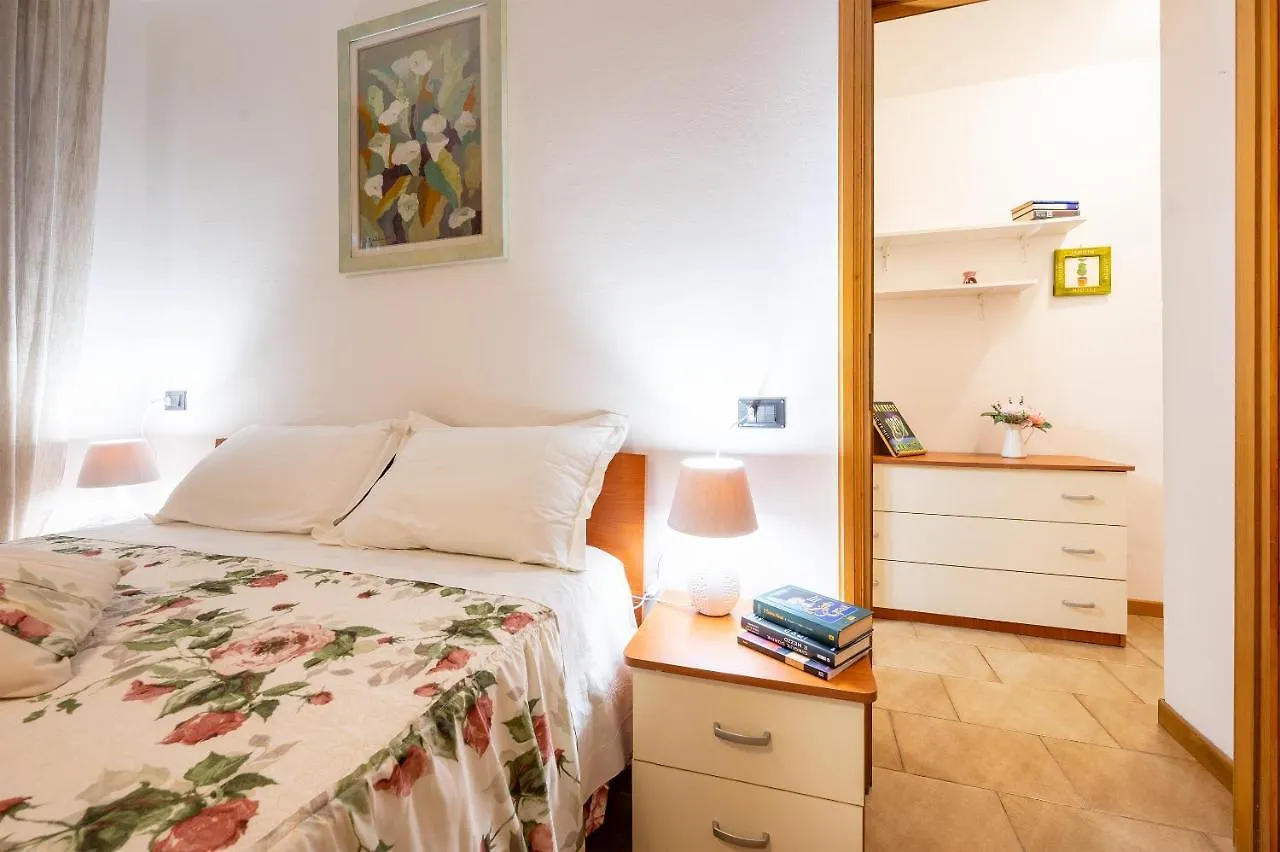 Apartment La Casetta Di Silvia Mommio